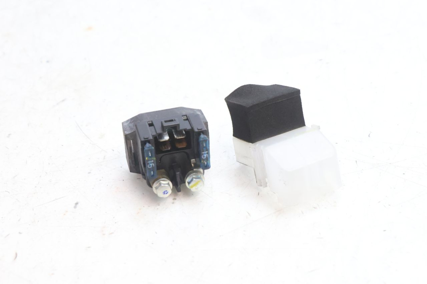 photo de RELÉ DE PARTIDA YAMAHA FZ8 800 (2010 - 2016) - Detalhe da peça