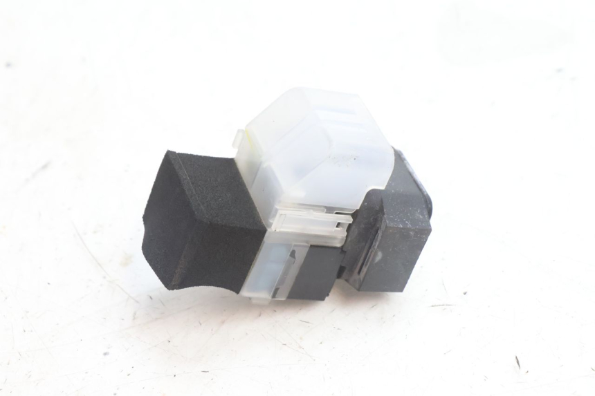 photo de RELÉ DE PARTIDA YAMAHA FZ8 800 (2010 - 2016) - Zoom do estado de desgaste