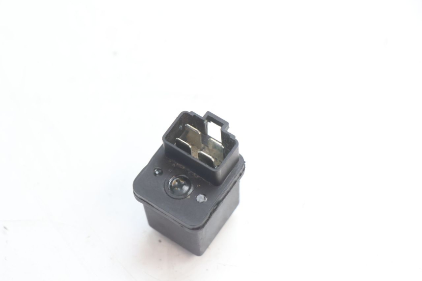 photo de RELÉ DE PARTIDA PEUGEOT KISBEE 2T 50 (2010 - 2017) - Outro ângulo de visão