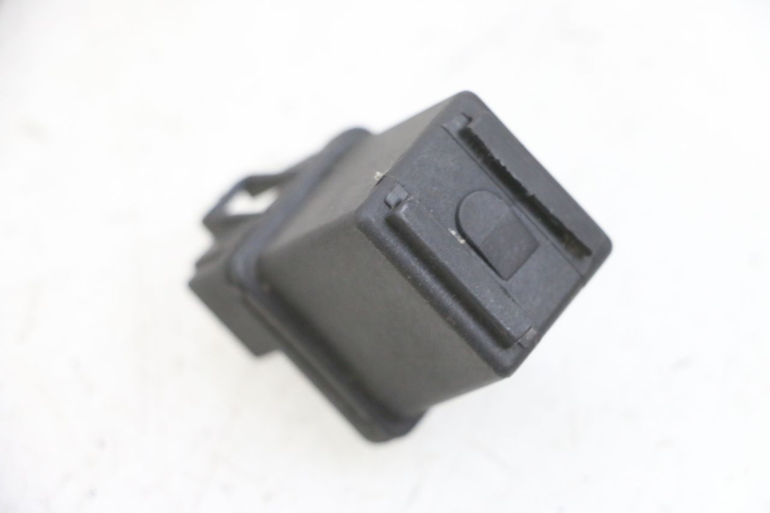 photo de RELÉ DE PARTIDA PEUGEOT KISBEE 4T 50 (2010 - 2017) - Detalhe da peça