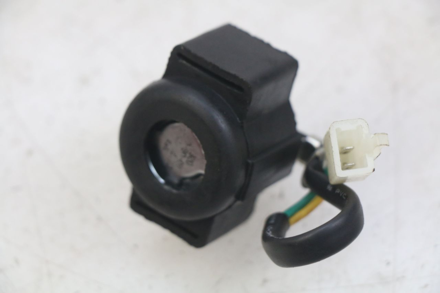 photo de RELÉ DE PARTIDA SYM ORBIT III 3 4T 50 (2021 - 2025) - Zoom do estado de desgaste