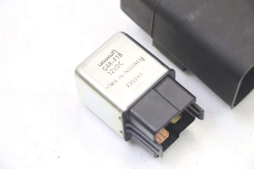 photo de RELÉ DE PARTIDA MBK OVETTO 4T 50 (2008 - 2016) - Detalhe da peça