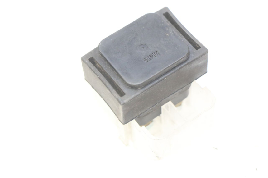 photo de RELÉ DE PARTIDA SUZUKI SIXTEEN 125 (2008 - 2010) - Zoom do estado de desgaste