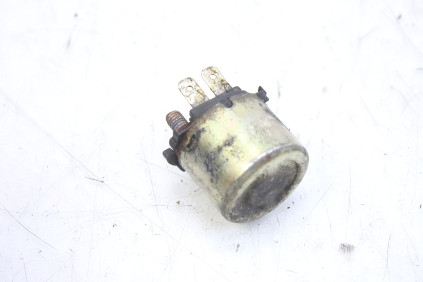 photo de RELÉ DE PARTIDA TRIUMPH SPRINT ST 955 (1999 - 2001) - Detalhe da peça