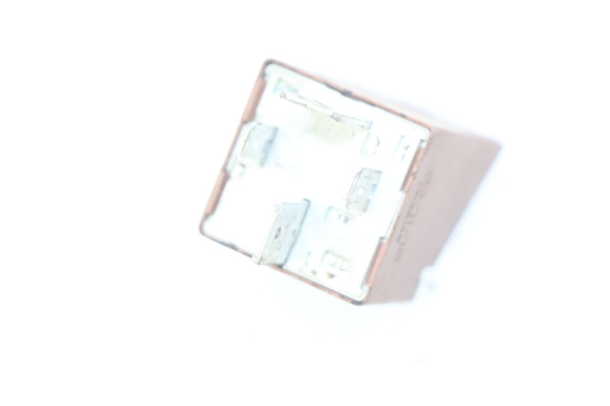photo de RELÉ DE PARTIDA PIAGGIO VESPA LX 2T 50 (2005 - 2013) - Zoom do estado de desgaste