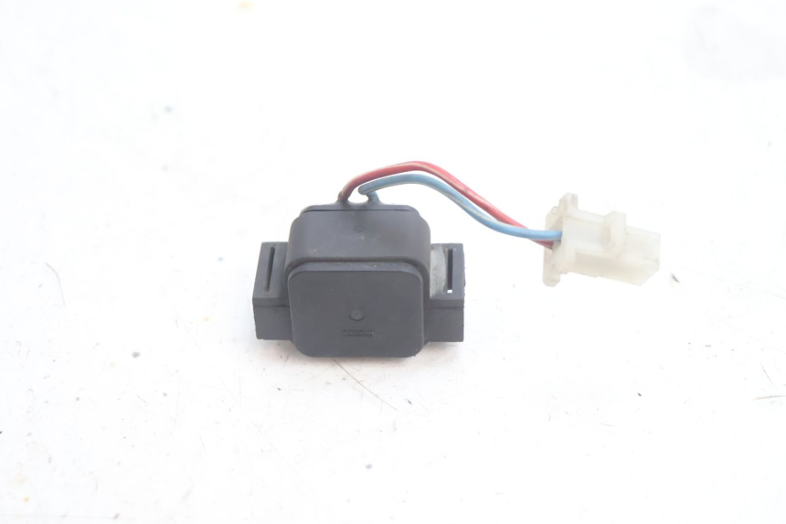 photo de RELÉ DE PARTIDA YAMAHA YP MAJESTY 125 (2002 - 2006) - Outro ângulo de visão