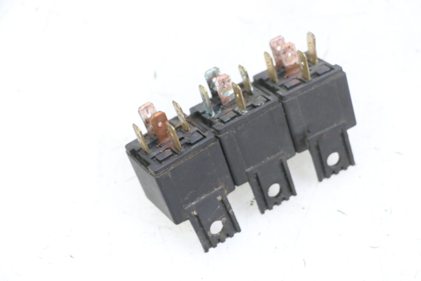 photo de RELÉ ELÉTRICO ADIVA AD3 300 (2014 - 2020) - Detalhe da peça