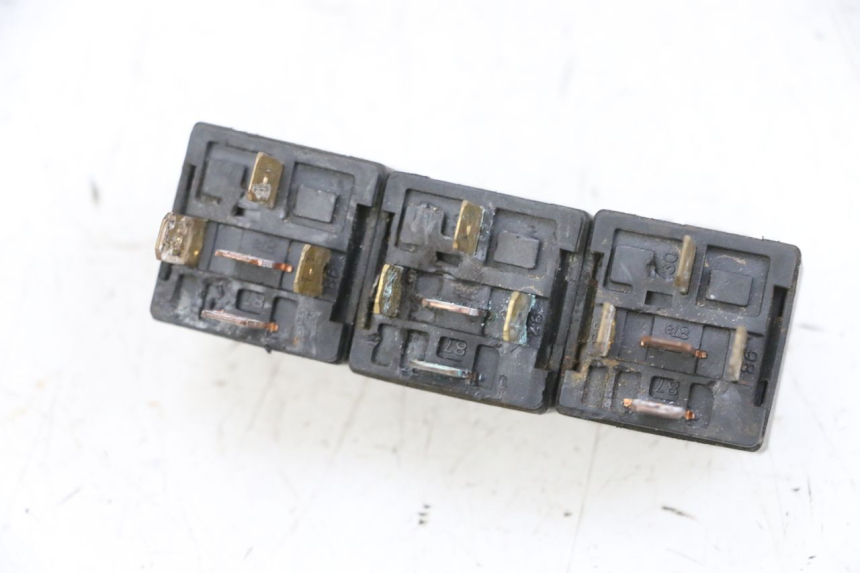 photo de RELÉ ELÉTRICO ADIVA AD3 300 (2014 - 2020) - Zoom do estado de desgaste