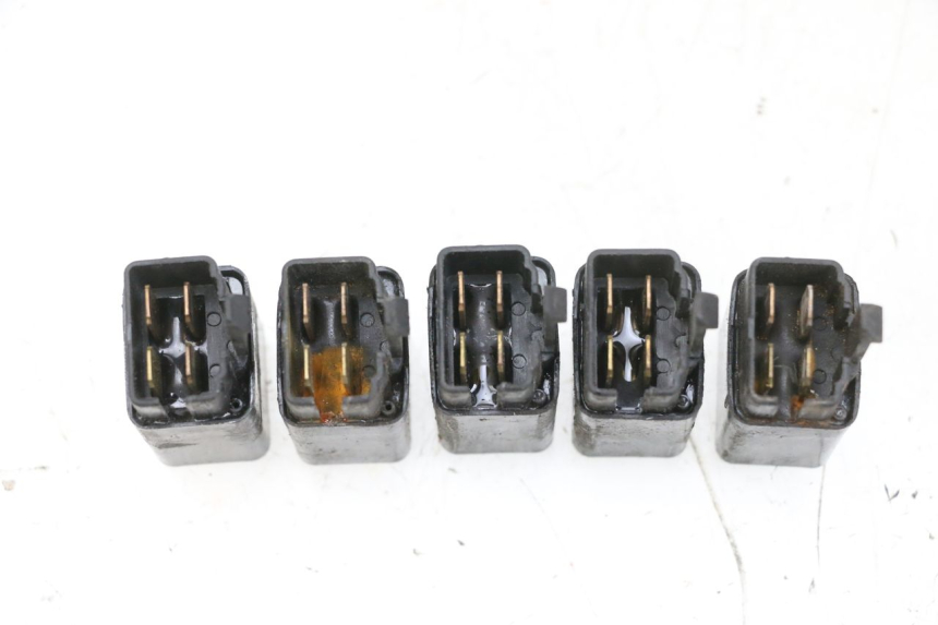 photo de RELÉ ELÉTRICO ADIVA AD3 300 (2014 - 2020) - Zoom do estado de desgaste