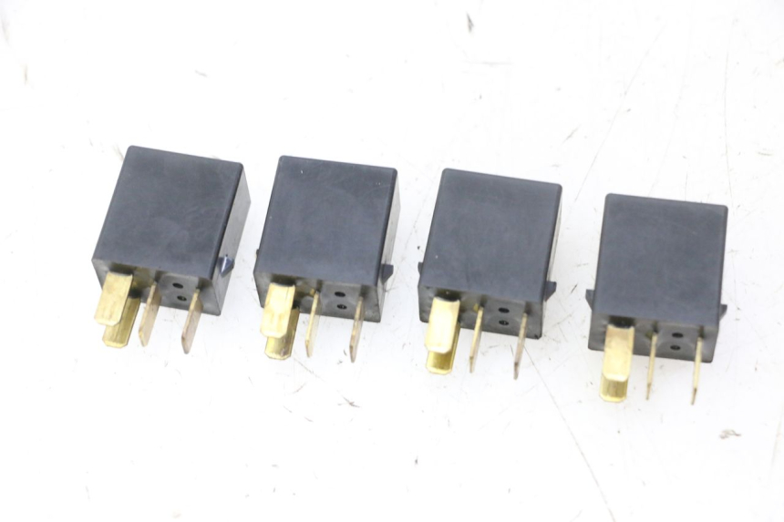 photo de RELÉ ELÉTRICO HONDA FES S-WING SWING ABS 125 (2007 - 2015) - Zoom do estado de desgaste