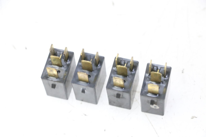 photo de RELÉ ELÉTRICO HONDA FES S-WING SWING ABS 125 (2007 - 2015) - Outro ângulo de visão
