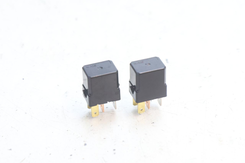 photo de RELÉ ELÉTRICO YAMAHA FZ8 800 (2010 - 2016) - Outro ângulo de visão