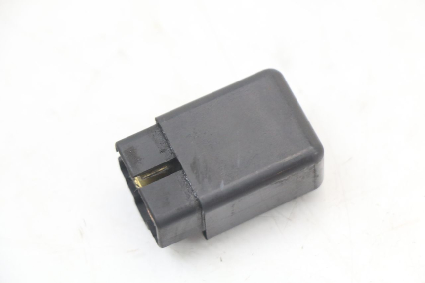 photo de RELÉ ELÉTRICO SUZUKI GN 125 (1997 - 2000) - Outro ângulo de visão