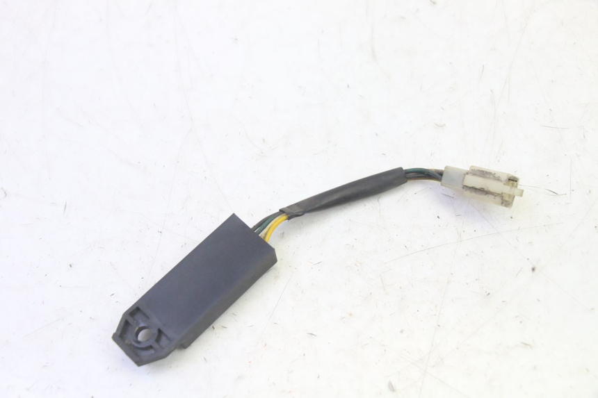 photo de RELÉ ELÉTRICO KYMCO GRAND DINK 125 (2002 - 2007) - Outro ângulo de visão