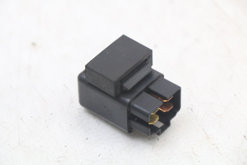 photo de RELÉ ELÉTRICO SUZUKI GS F 500 (2004 - 2007) - Outro ângulo de visão