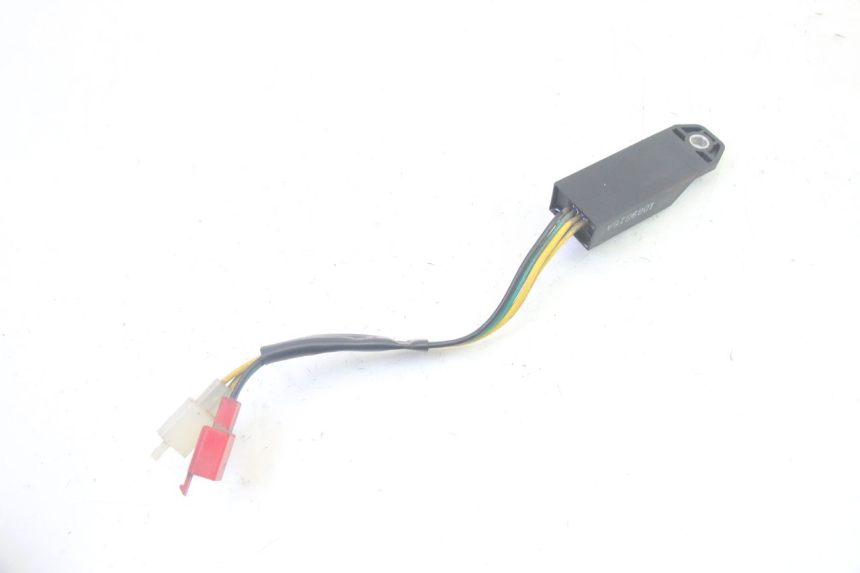 photo de RELÉ ELÉTRICO SYM GTS EVO 125 (2009 - 2013) - Outro ângulo de visão
