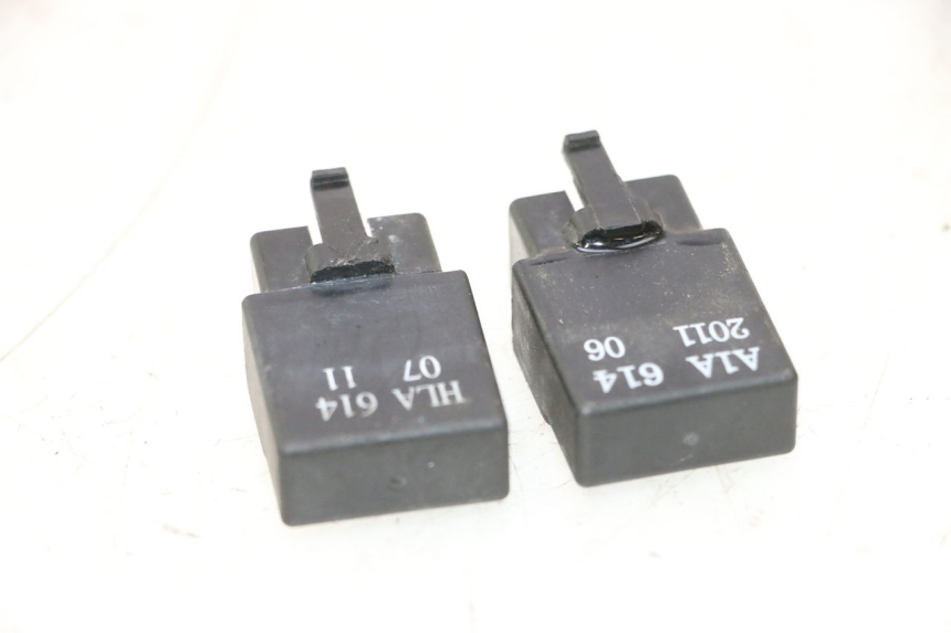 photo de RELÉ ELÉTRICO SYM MIO 50 (2005 - 2010) - Outro ângulo de visão