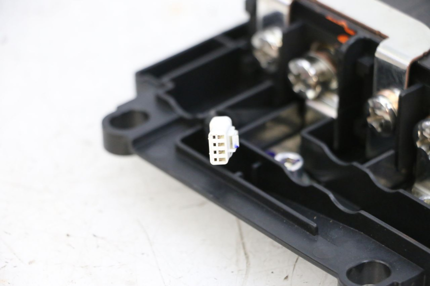 photo de RELÉ ELÉTRICO YAMAHA NEO'S CORE 1 (2022 - 2026) - Pontos de fixação