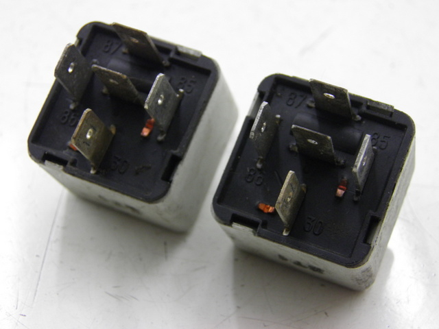 photo de RELÉ ELÉTRICO PIAGGIO BEVERLY 125 (1998 - 2005) - Detalhe da peça