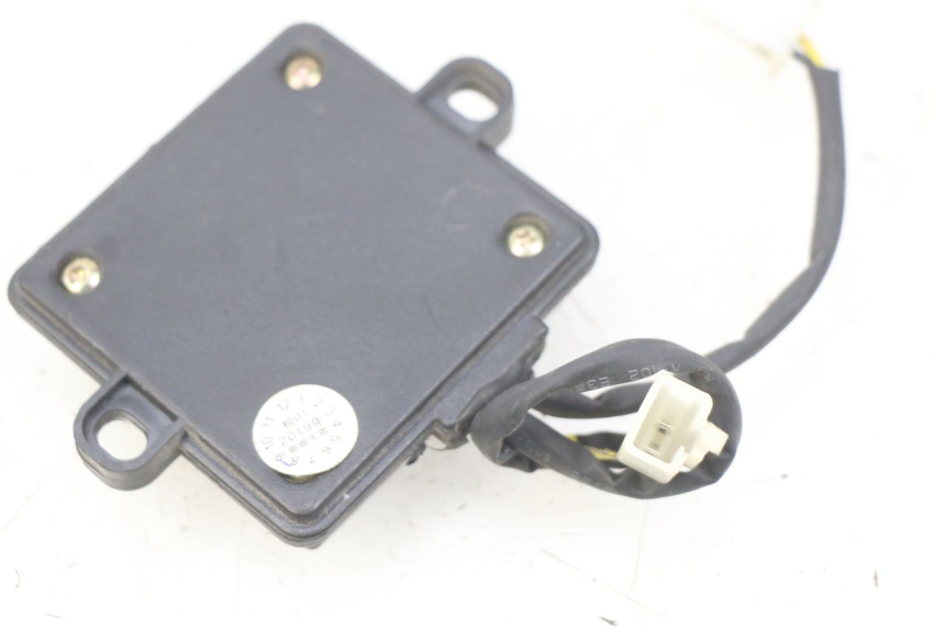 photo de RELÉ ELÉTRICO LVNENG S5 1 (2019 - 2023) - Zoom do estado de desgaste