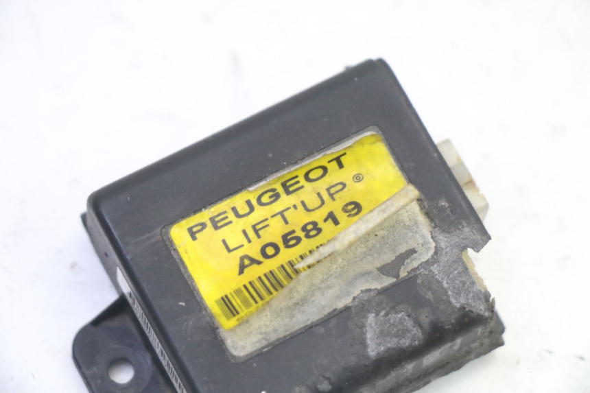 photo de RELÉ ELÉTRICO PEUGEOT SATELIS 250 (2006 - 2012) - Zoom do estado de desgaste