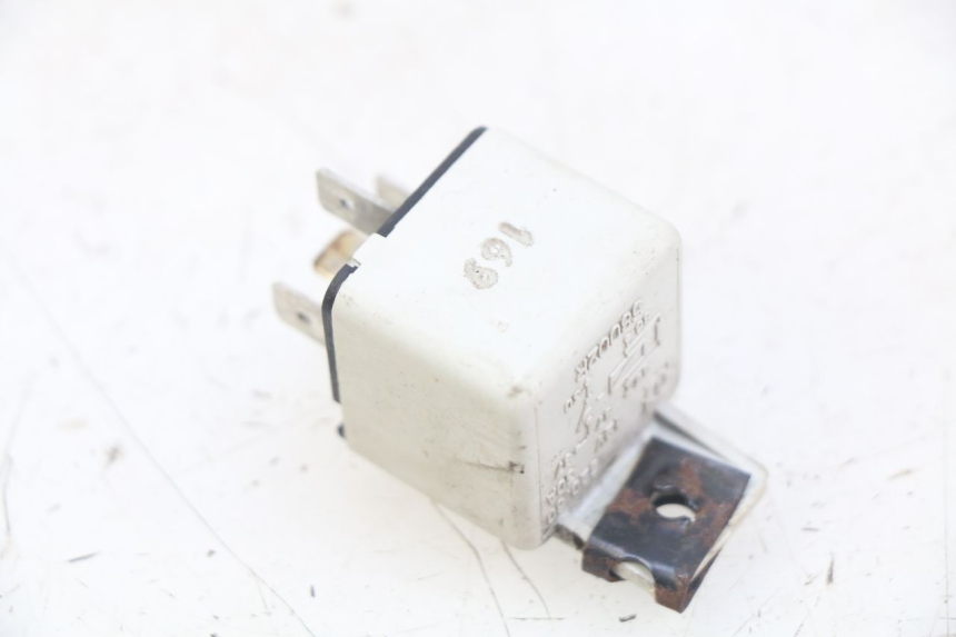 photo de RELÉ ELÉTRICO PIAGGIO VESPA LXV 125 (2006 - 2009) - Outro ângulo de visão