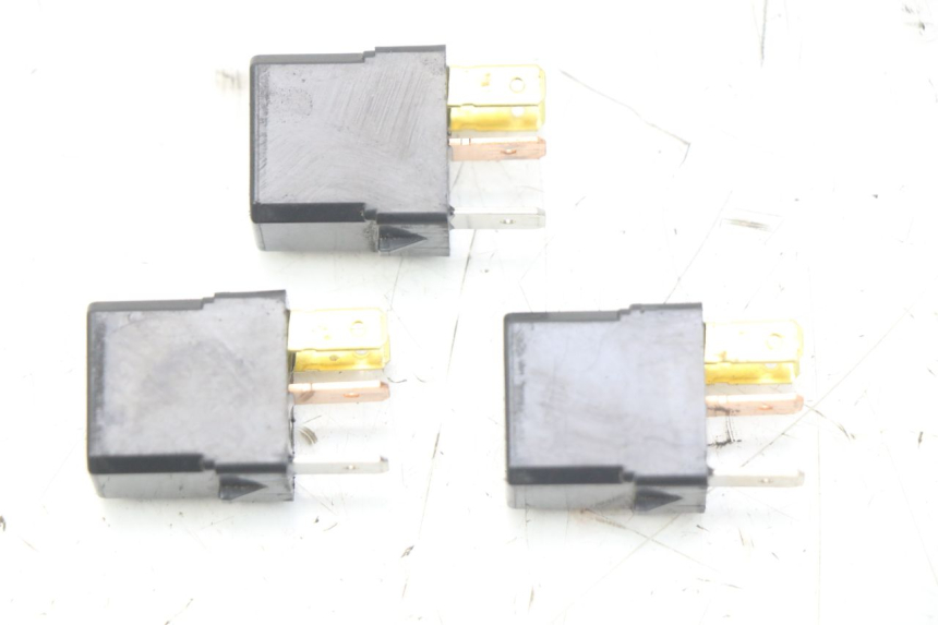 photo de RELÉ ELÉTRICO YAMAHA XP T-MAX TMAX 500 (2004 - 2007) - Detalhe da peça