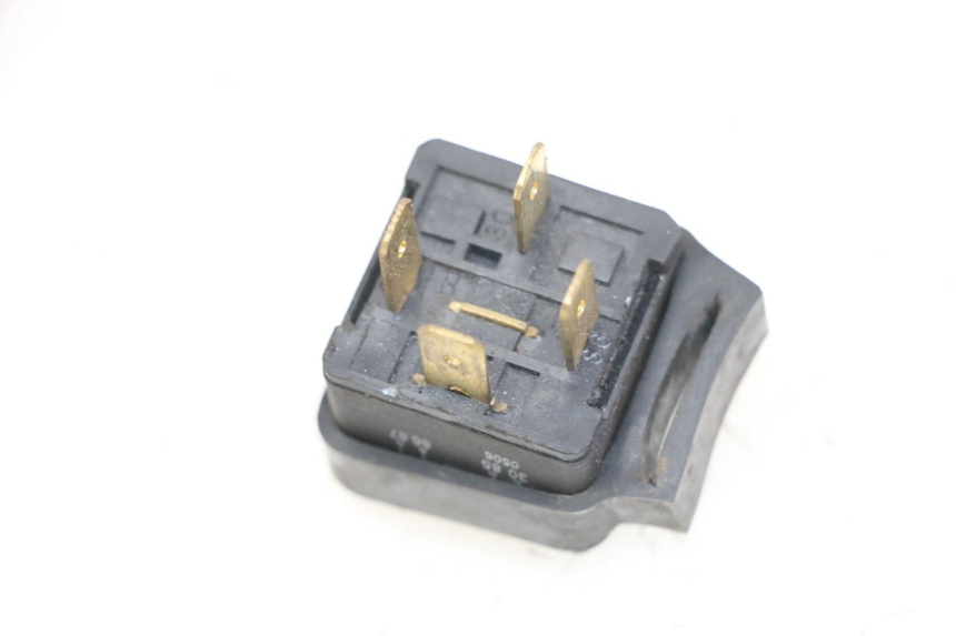 photo de RELÉ ELÉTRICO YAMAHA YP MAJESTY 125 (2007 - 2010) - Zoom do estado de desgaste