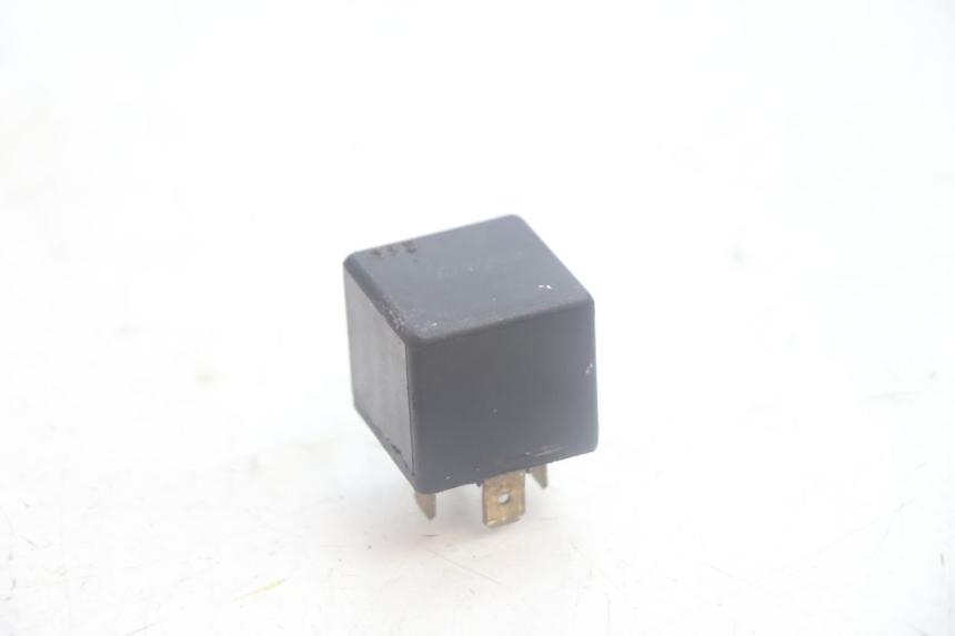 photo de RELÉ ELÉTRICO YAMAHA YP MAJESTY 125 (2002 - 2006) - Detalhe da peça