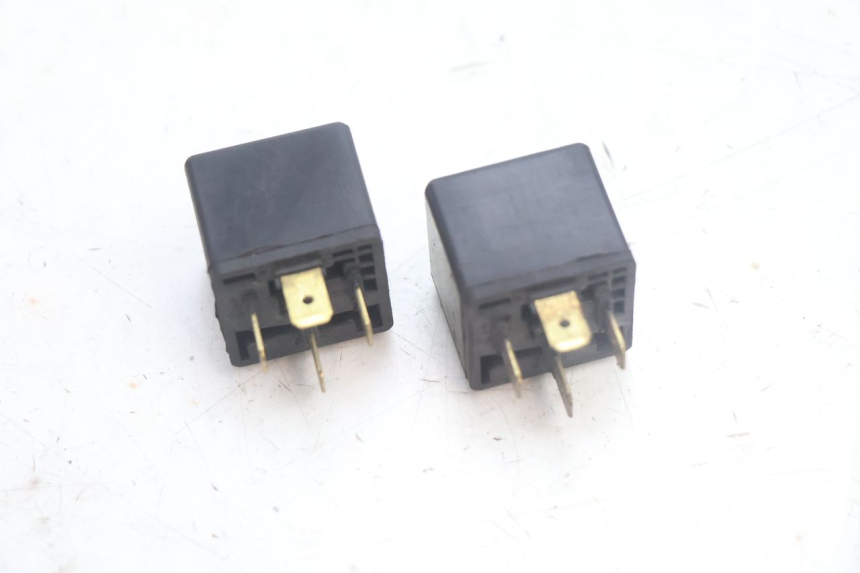 photo de RELÉ ELÉTRICO YAMAHA YP MAJESTY 125 (2002 - 2006) - Detalhe da peça