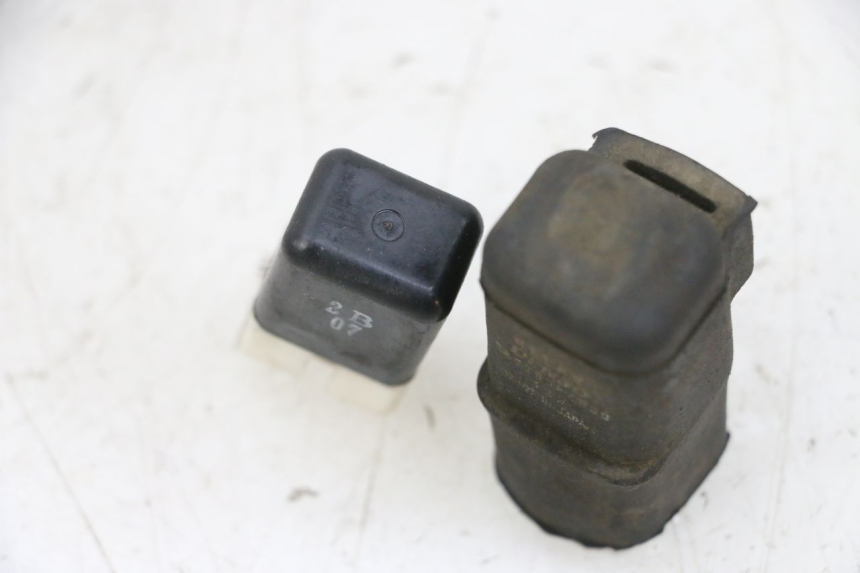 photo de RELÉ ELÉTRICO KAWASAKI ZR 7 750 (1999 - 2004) - Zoom do estado de desgaste