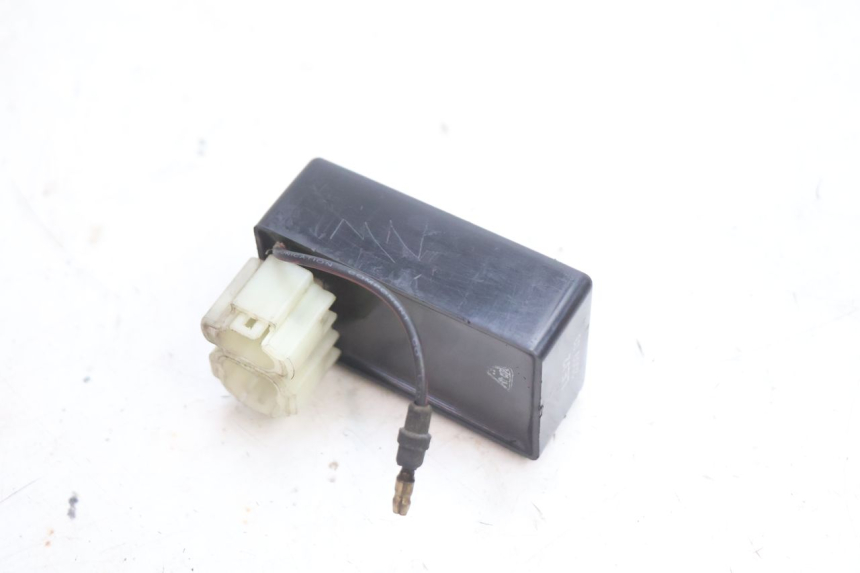 photo de RELÉ DO FAROL KYMCO SUPER 8 2T 50 (2007 - 2013) - Outro ângulo de visão