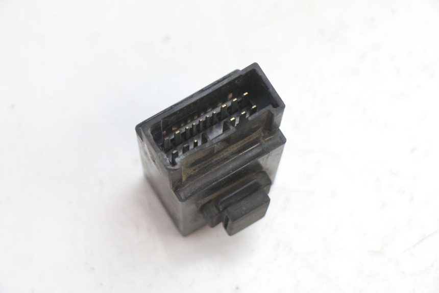 photo de RELÉ DA BOMBA DE COMBUSTÍVEL YAMAHA FJR 1300 (2001 - 2005) - Outro ângulo de visão