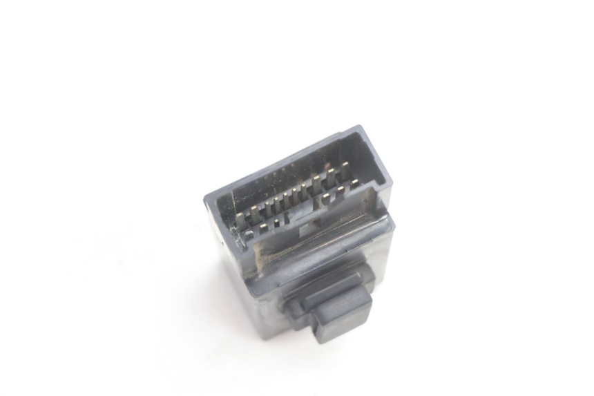 photo de RELÉ DA BOMBA DE COMBUSTÍVEL YAMAHA FJR 1300 (2001 - 2005) - Outro ângulo de visão