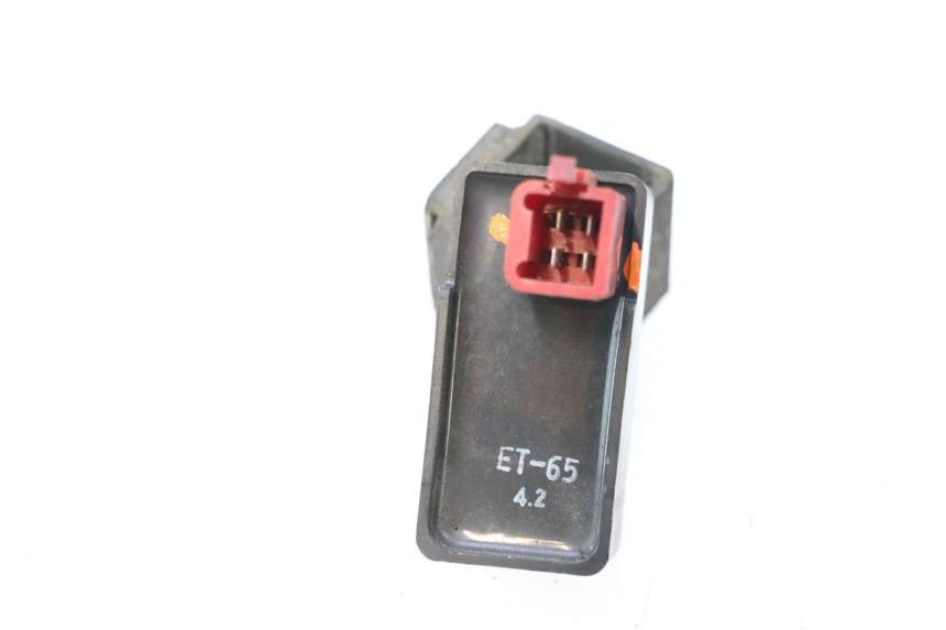 photo de RELÉ DA BOMBA DE COMBUSTÍVEL HONDA ST PAN EUROPEAN 1100 (1990 - 2002) - Outro ângulo de visão