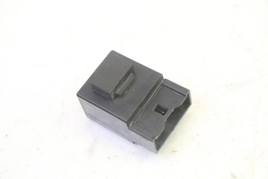 photo de RELÉ DE BOMBA DE COMBUSTÍVEL YAMAHA TDM ABS 900 (2002 - 2014) - Zoom do estado de desgaste