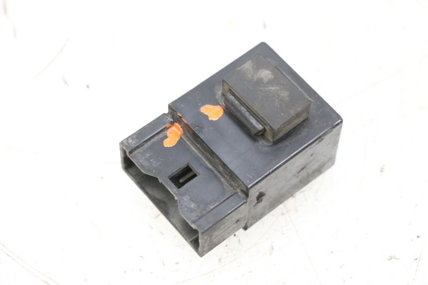 photo de RELÉ DE BOMBA DE COMBUSTÍVEL YAMAHA TDM ABS 900 (2002 - 2014) - Zoom do estado de desgaste