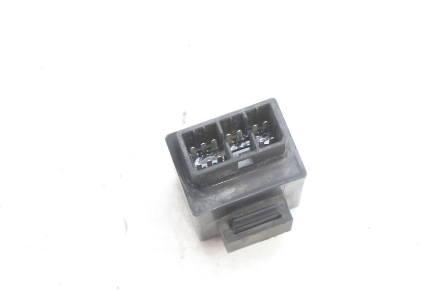 photo de RELÉ DA BOMBA DE COMBUSTÍVEL YAMAHA XJR 1300 (1998 - 2002) - Zoom do estado de desgaste