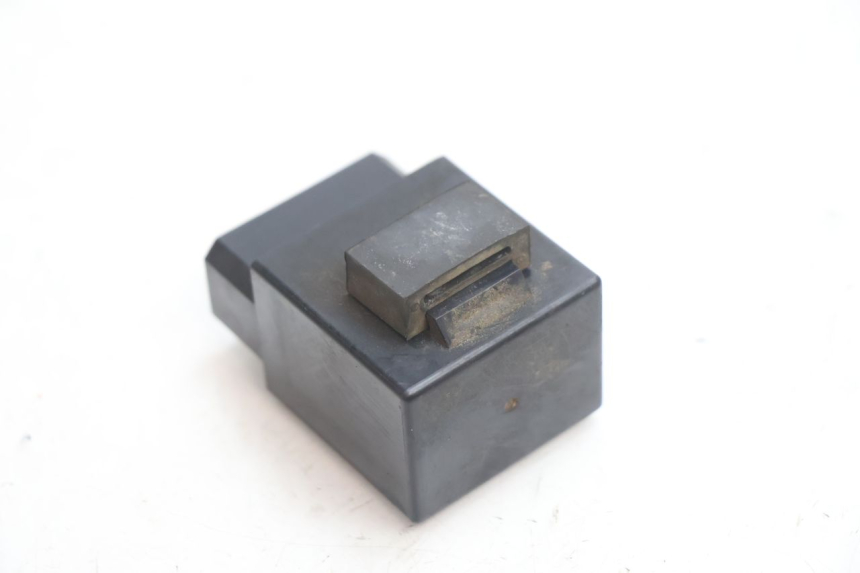 photo de RELÉ DA BOMBA DE COMBUSTÍVEL YAMAHA YZF R GENESIS 750 (1993 - 1998) - Outro ângulo de visão