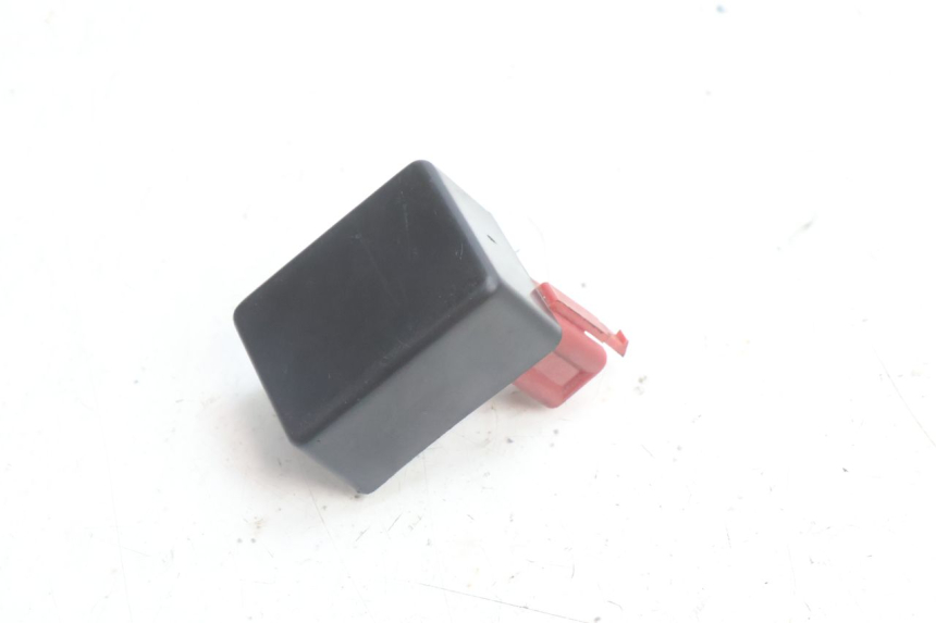 photo de RELÉ DA BOMBA DE COMBUSTÍVEL KAWASAKI ZZR 600 (1995 - 2004) - Zoom do estado de desgaste