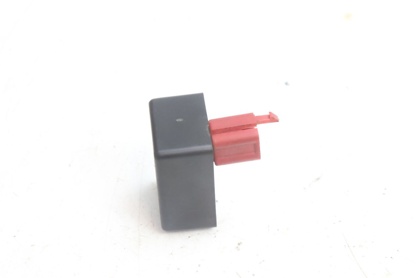photo de RELÉ DA BOMBA DE COMBUSTÍVEL KAWASAKI ZZR 600 (1995 - 2004) - Outro ângulo de visão