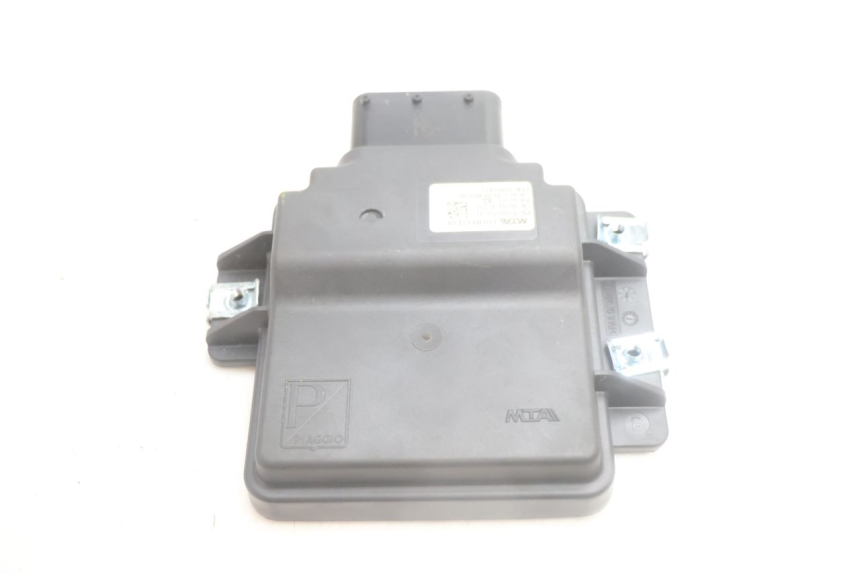 photo de RELE ROLL LOCK PIAGGIO MP3 HPE 530 (2022 - 2026) - Outro ângulo de visão