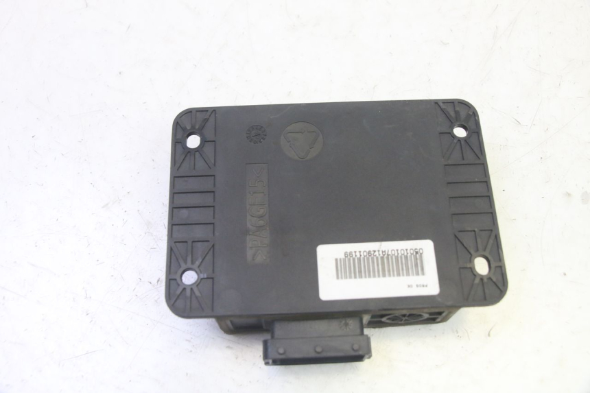 photo de RELÉ ROLL LOCK PIAGGIO MP3 RL 250 (2006 - 2010) - Outro ângulo de visão