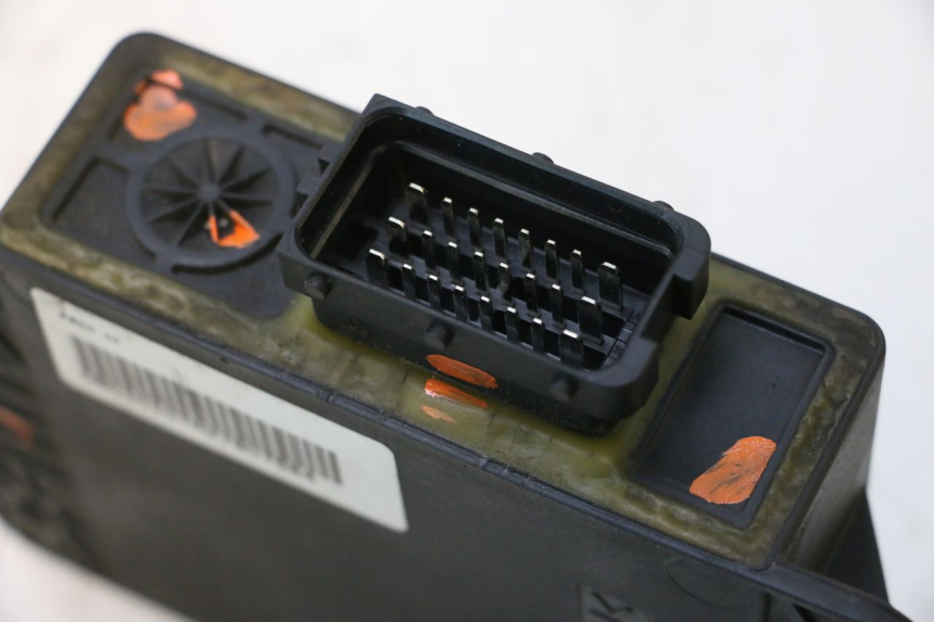 photo de RELÉ ROLL LOCK PIAGGIO MP3 RL 250 (2006 - 2010) - Outro ângulo de visão