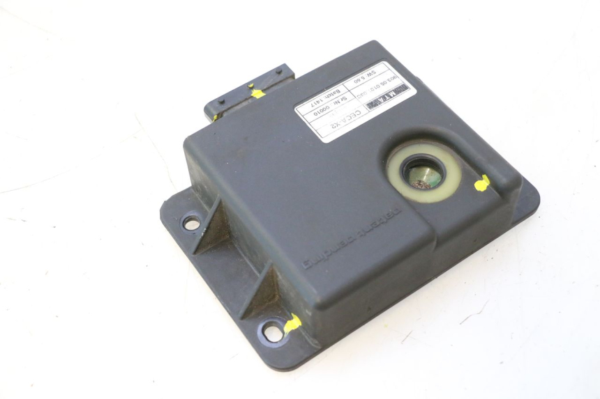 photo de RELÉ ROLL LOCK PIAGGIO MP3 500 (2016 - 2018) - Pontos de fixação
