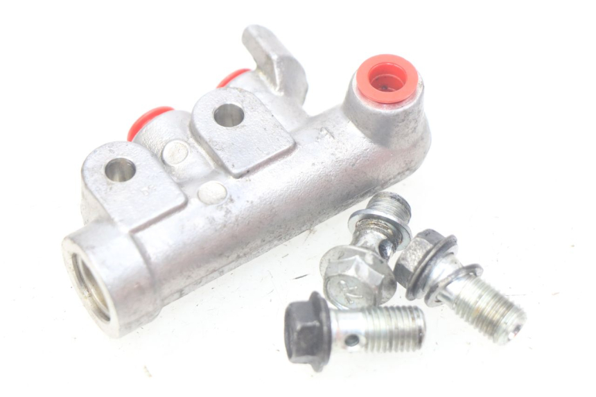 photo de DISTRIBUIDOR DE FREIO SUZUKI BURGMAN 125 (2007 - 2014) - Outro ângulo de visão