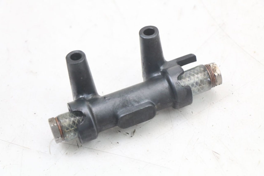 photo de DISTRIBUIDOR DE FREIO KAWASAKI GTR 1000 (1994 - 2004) - Zoom do estado de desgaste