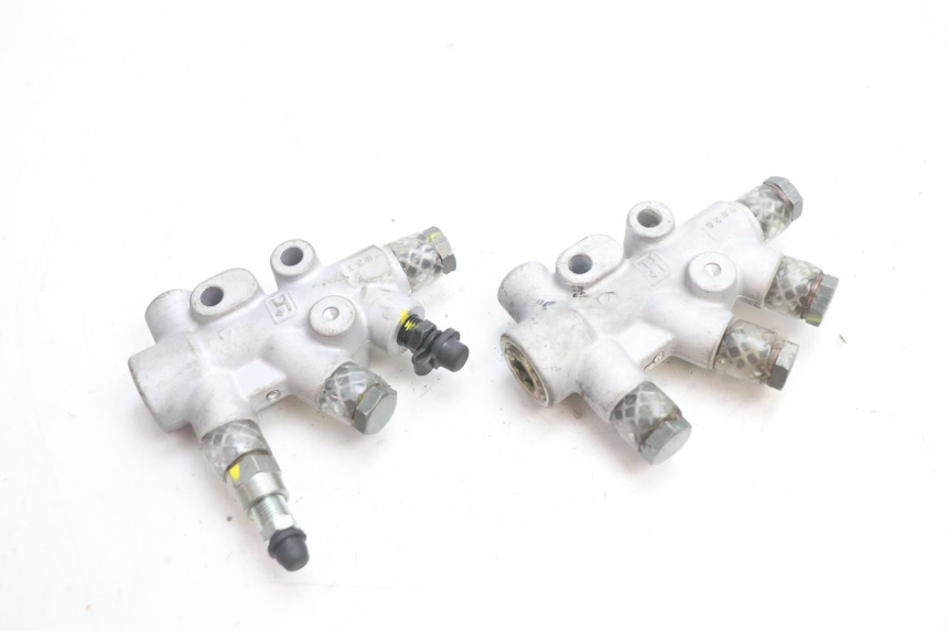 photo de DISTRIBUIDOR DE FREIO PIAGGIO MP3 LT 400 (2007 - 2012) - Detalhe da peça
