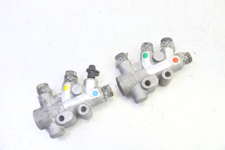 photo de DISTRIBUIDOR DE FREIO PIAGGIO MP3 RL 250 (2006 - 2010) - Detalhe da peça