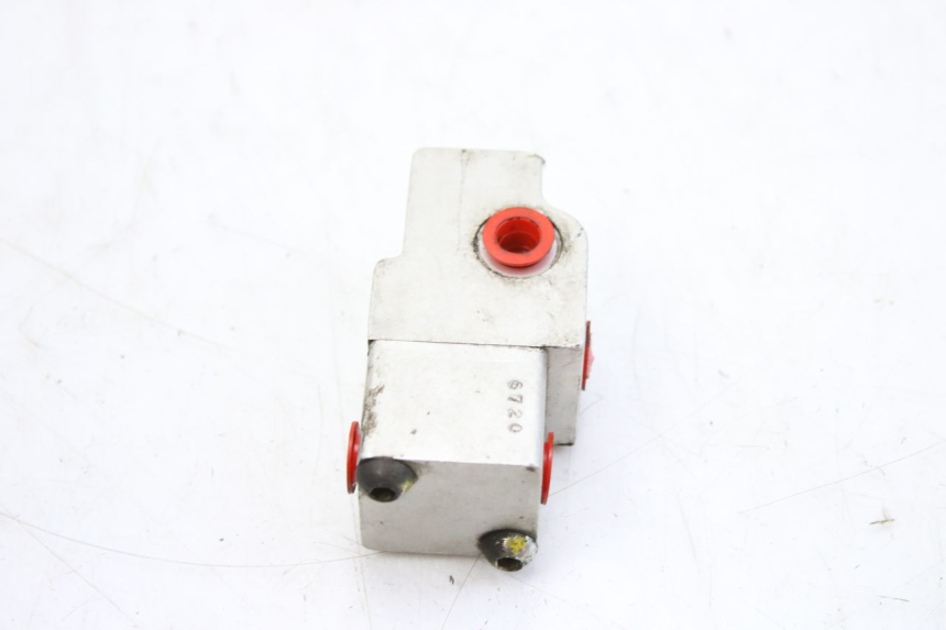 photo de DISTRIBUIDOR DE FREIO PEUGEOT TWEET 125 (2010 - 2017) - Ampliação técnica